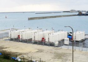 2018年1月設置 沖縄県糸満市 船舶給油取扱所用 浮上防止ワイヤー施工（軽油20kl-R型×1基　A重油40kl-R型×4基）